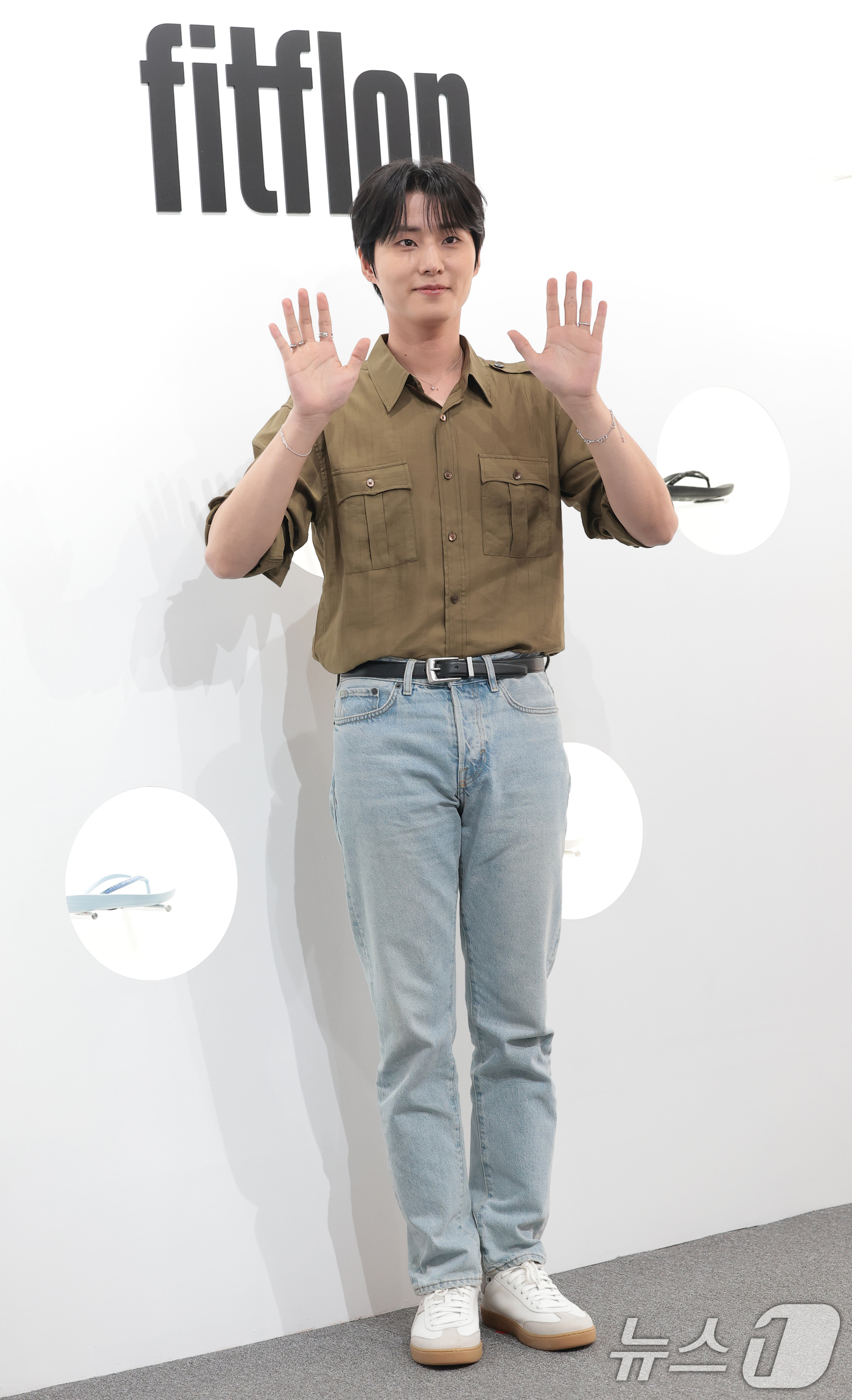 (서울=뉴스1) 권현진 기자 = 데이식스 영케이가 10일 서울 성동구 성수동에서 열린 글로벌 슈즈 브랜드 핏플랍(fitflop) '0 STEP(제로스텝)' 팝업스토어 오픈행사에 참 …