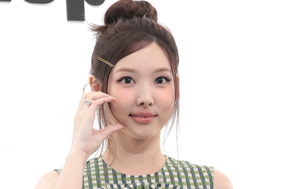나연, 사랑스러운 볼 하트