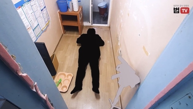 "尹 구치소 특혜? 누구도 예외 없다"…법무부, 尹 독방 최초 공개