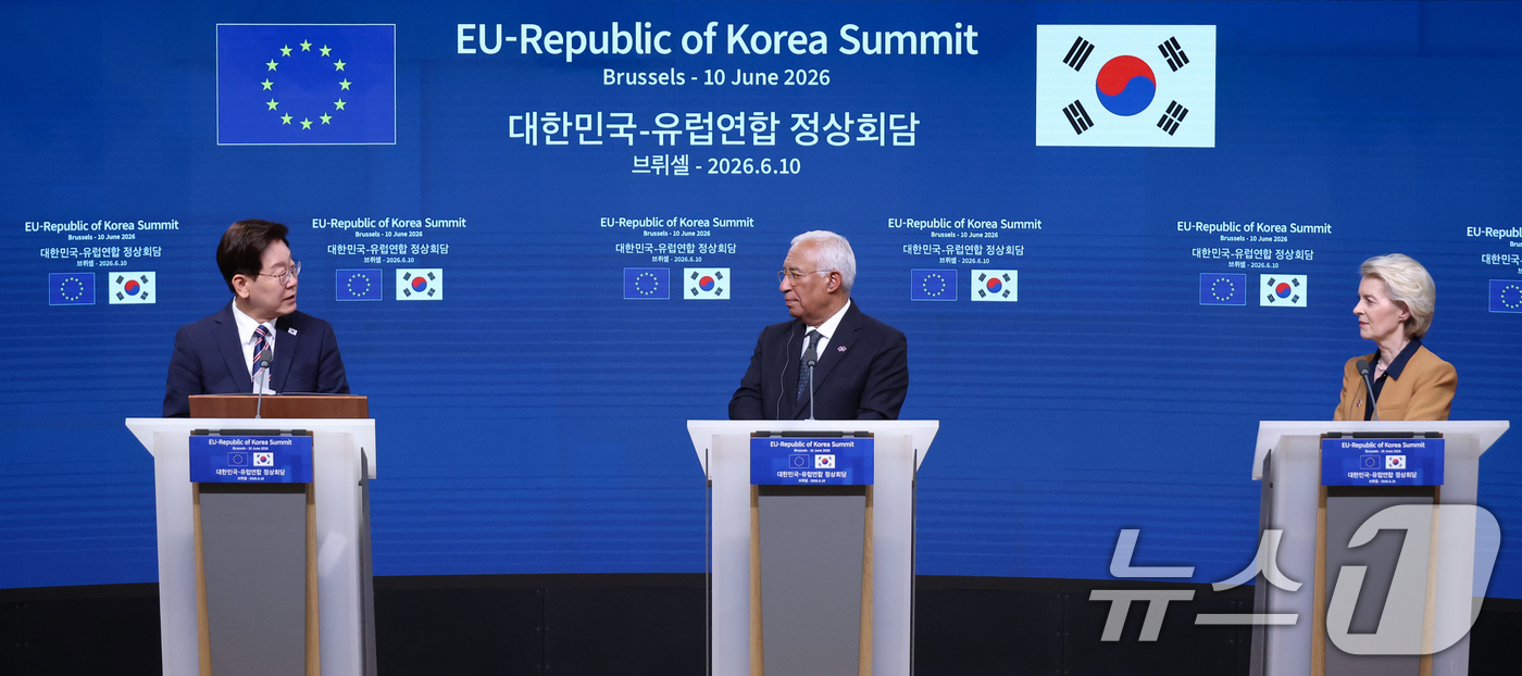 (브뤼셀(벨기에)=뉴스1) 허경 기자 = 이재명 대통령과 안토니우 코스타 유럽연합(EU) 정상회의 상임의장, 우르술라 폰 데어 라이엔 EU 집행위원장이 10일(현지시간) 벨기에 브 …