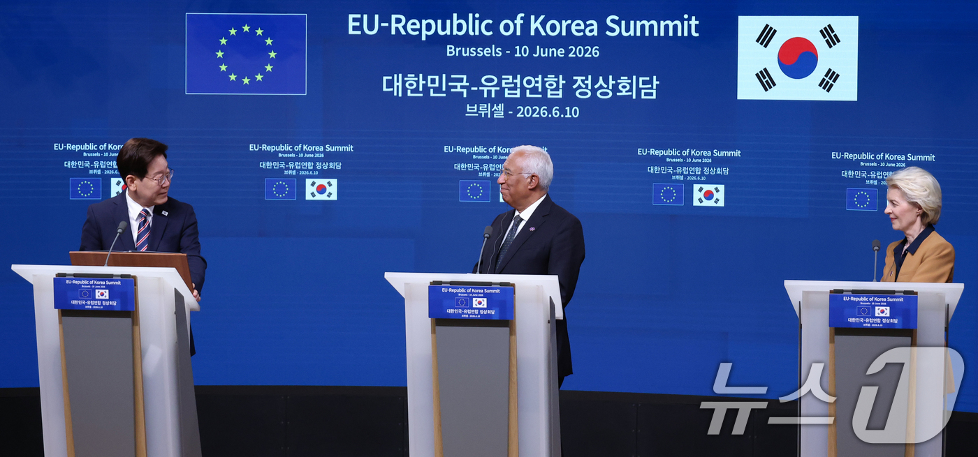 (브뤼셀(벨기에)=뉴스1) 허경 기자 = 이재명 대통령과 안토니우 코스타 유럽연합(EU) 정상회의 상임의장, 우르술라 폰 데어 라이엔 EU 집행위원장이 10일(현지시간) 벨기에 브 …