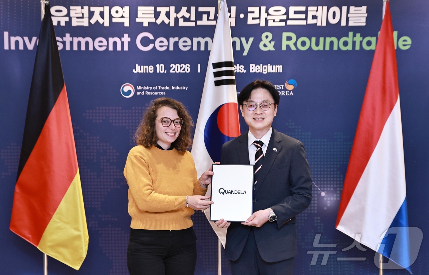 (서울=뉴스1) = 김정관 산업통상부 장관이 10일(현지시간) 벨기에 브뤼셀에서 이재명 대통령의 유럽연합(EU) 방문 계기에 유럽 첨단기업인 독일 첨단소재 기업 오라폴(Orafol …