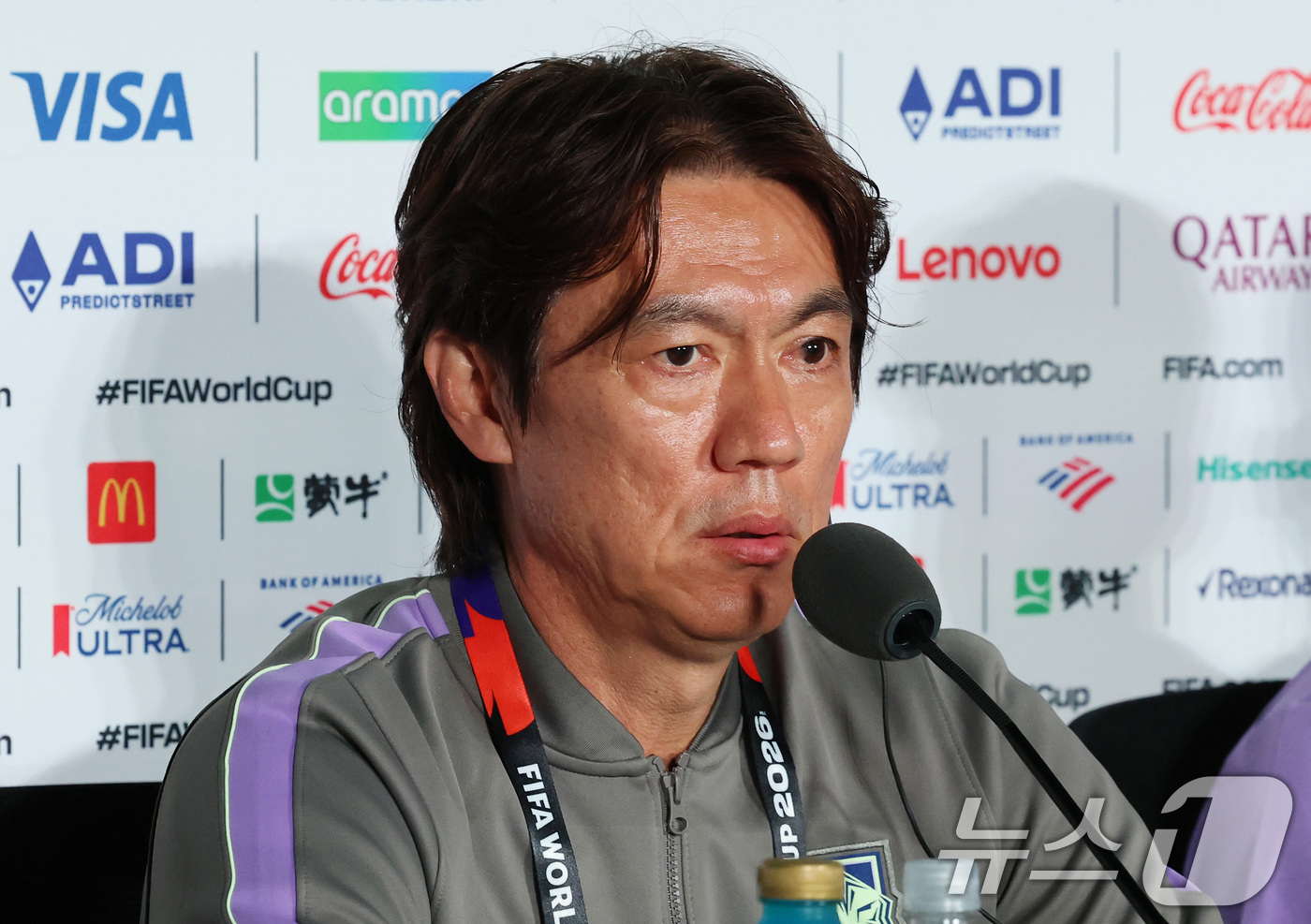 (과달라하라(멕시코)=뉴스1) 임세영 기자 = 홍명보 대한민국 축구국가대표팀 감독이 10일(현지시간) 멕시코 할리스코주 사포판 과달라하라 스타디움에서 2026 북중미 월드컵 A조 …