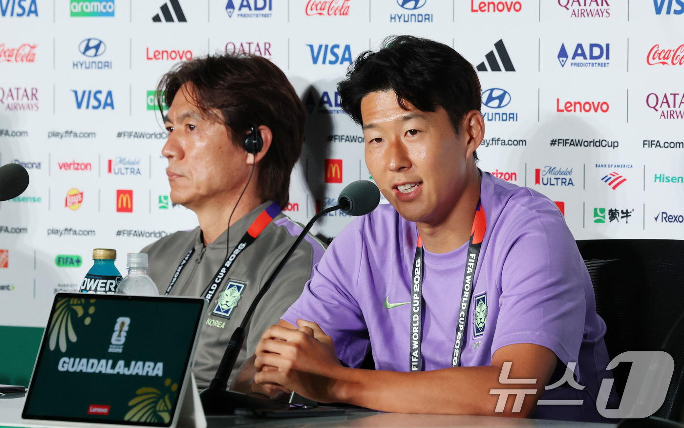 (과달라하라(멕시코)=뉴스1) 박지혜 기자 = 한국 남자 축구 대표팀의 '주장' 손흥민이 10일(현지시간) 멕시코 과달라하라 스타디움에서 대한민국 축구대표팀 공식 기자회견을 하고 …