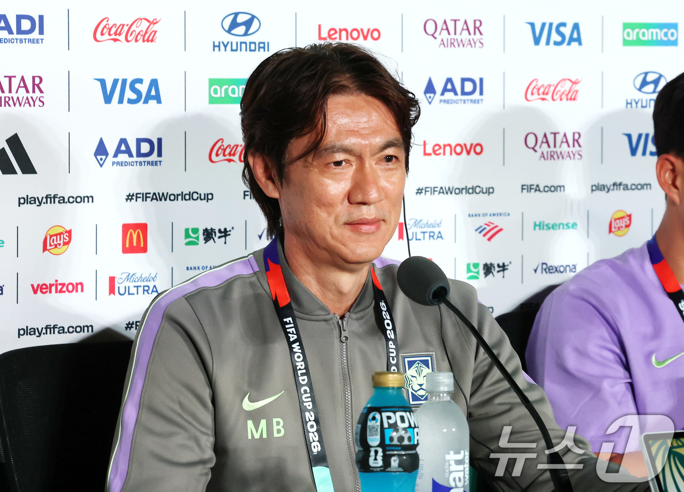 (과달라하라(멕시코)=뉴스1) 임세영 기자 = 홍명보 대한민국 축구국가대표팀 감독이 10일(현지시간) 멕시코 할리스코주 사포판 과달라하라 스타디움에서 2026 북중미 월드컵 A조 …