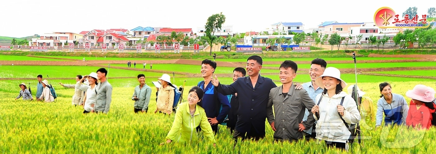(평양 노동신문=뉴스1) = 북한 노동당 기관지 노동신문은 11일 숙천군 약전농장의 모습을 조명했다. [국내에서만 사용가능. 재배포 금지. DB 금지. For Use Only in …