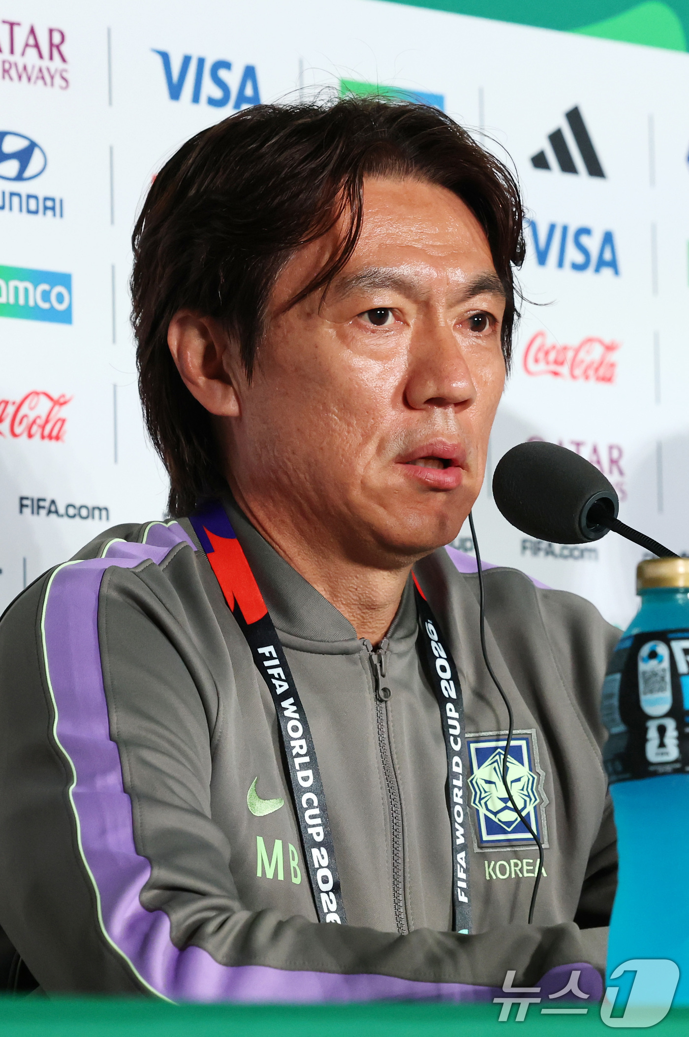 (과달라하라(멕시코)=뉴스1) 임세영 기자 = 홍명보 대한민국 축구국가대표팀 감독이 10일(현지시간) 멕시코 할리스코주 사포판 과달라하라 스타디움에서 2026 북중미 월드컵 A조 …