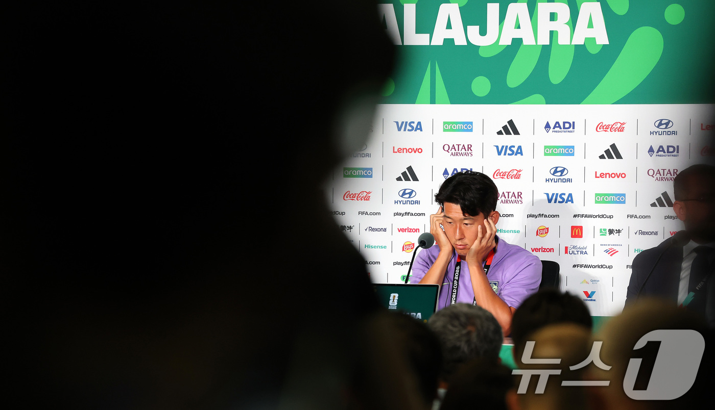 (과달라하라(멕시코)=뉴스1) 박지혜 기자 = 한국 남자 축구 대표팀의 '주장' 손흥민이 10일(현지시간) 멕시코 과달라하라 스타디움에서 열린 대한민국 축구대표팀 공식 기자회견에서 …