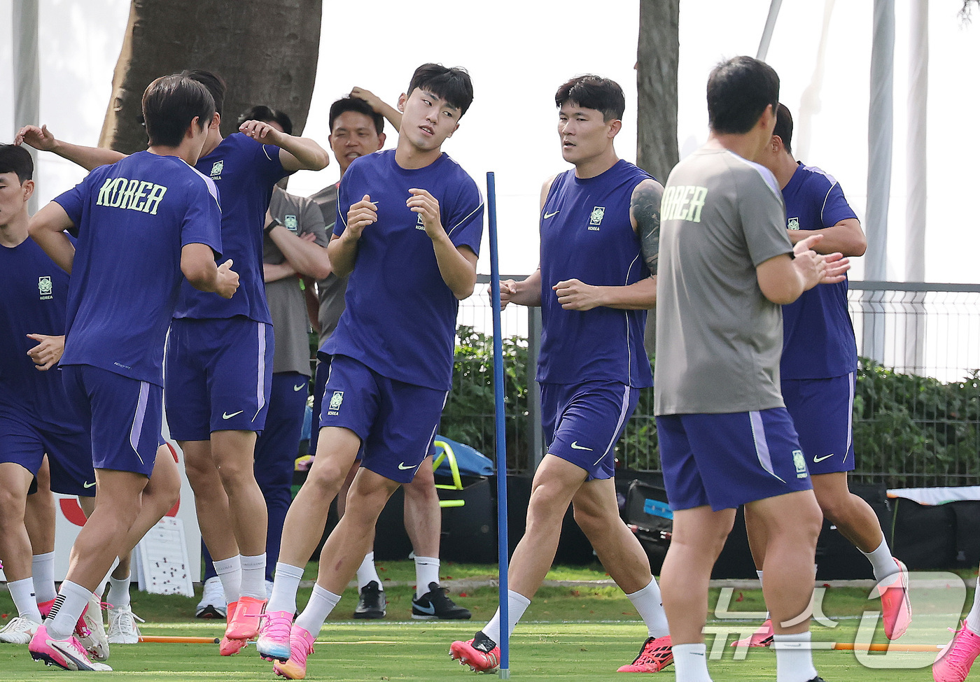 (과달라하라(멕시코)=뉴스1) 임세영 기자 = 2026 북중미 월드컵에 출전하는 대한민국 축구 국가대표팀 이기혁, 김민재가 10일(현지시간) 멕시코 과달라하라 인근 사포판에 위치한 …