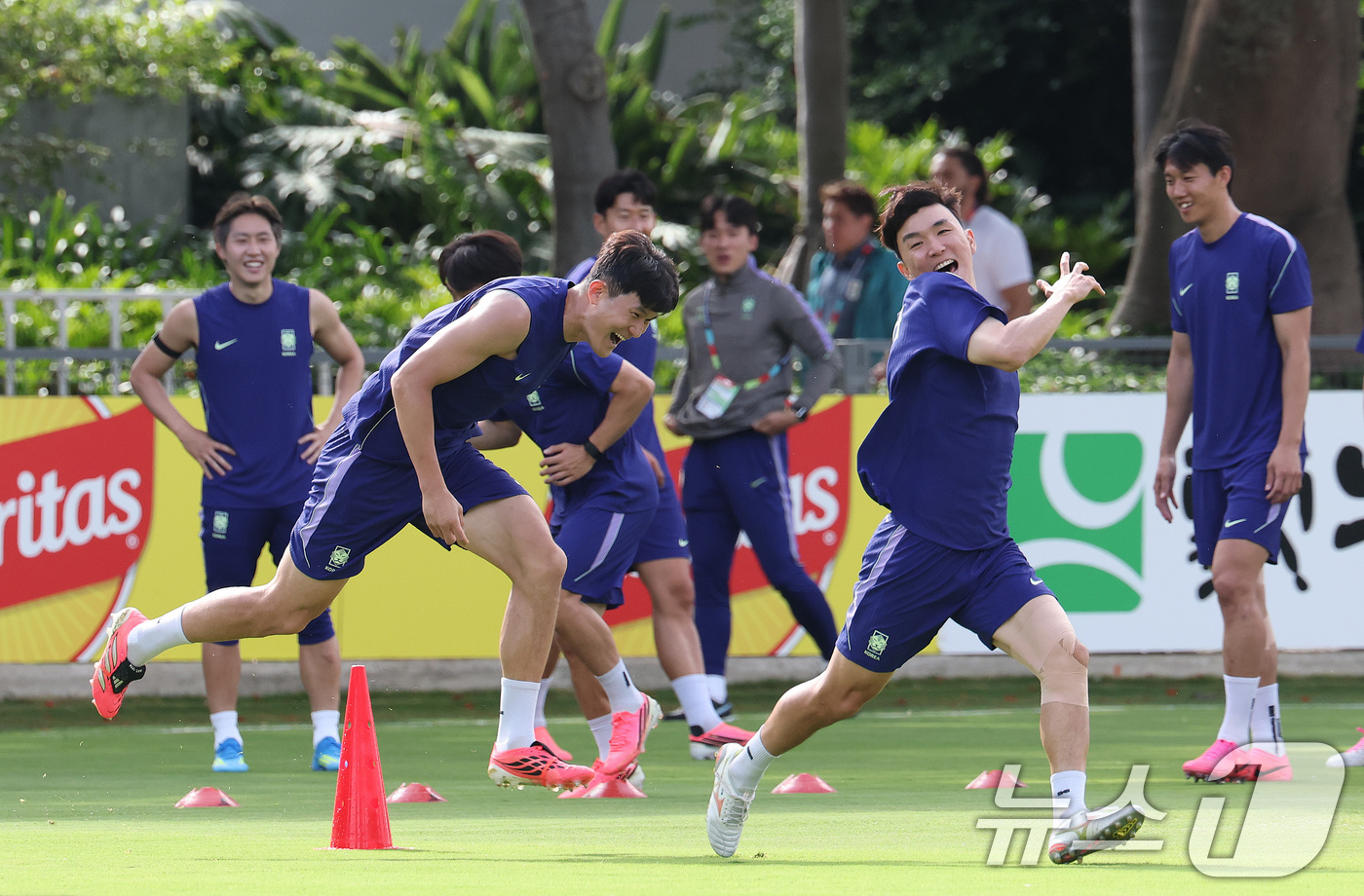 (과달라하라(멕시코)=뉴스1) 임세영 기자 = 2026 북중미 월드컵에 출전하는 대한민국 축구 국가대표팀 황인범, 김민재 등이 10일(현지시간) 멕시코 과달라하라 인근 사포판에 위 …