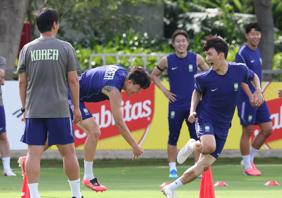 김민재 돌파하는 황인범