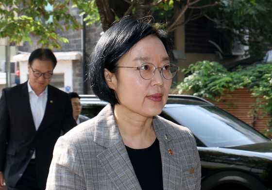 출근하는 한성숙 총리 후보자