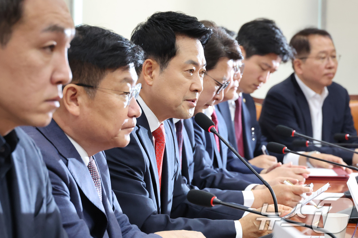 (서울=뉴스1) 신웅수 기자 = 장동혁 국민의힘 대표가 11일 서울 여의도 국회에서 열린 최고위원회의에서 발언하고 있다. 2026.6.11/뉴스1