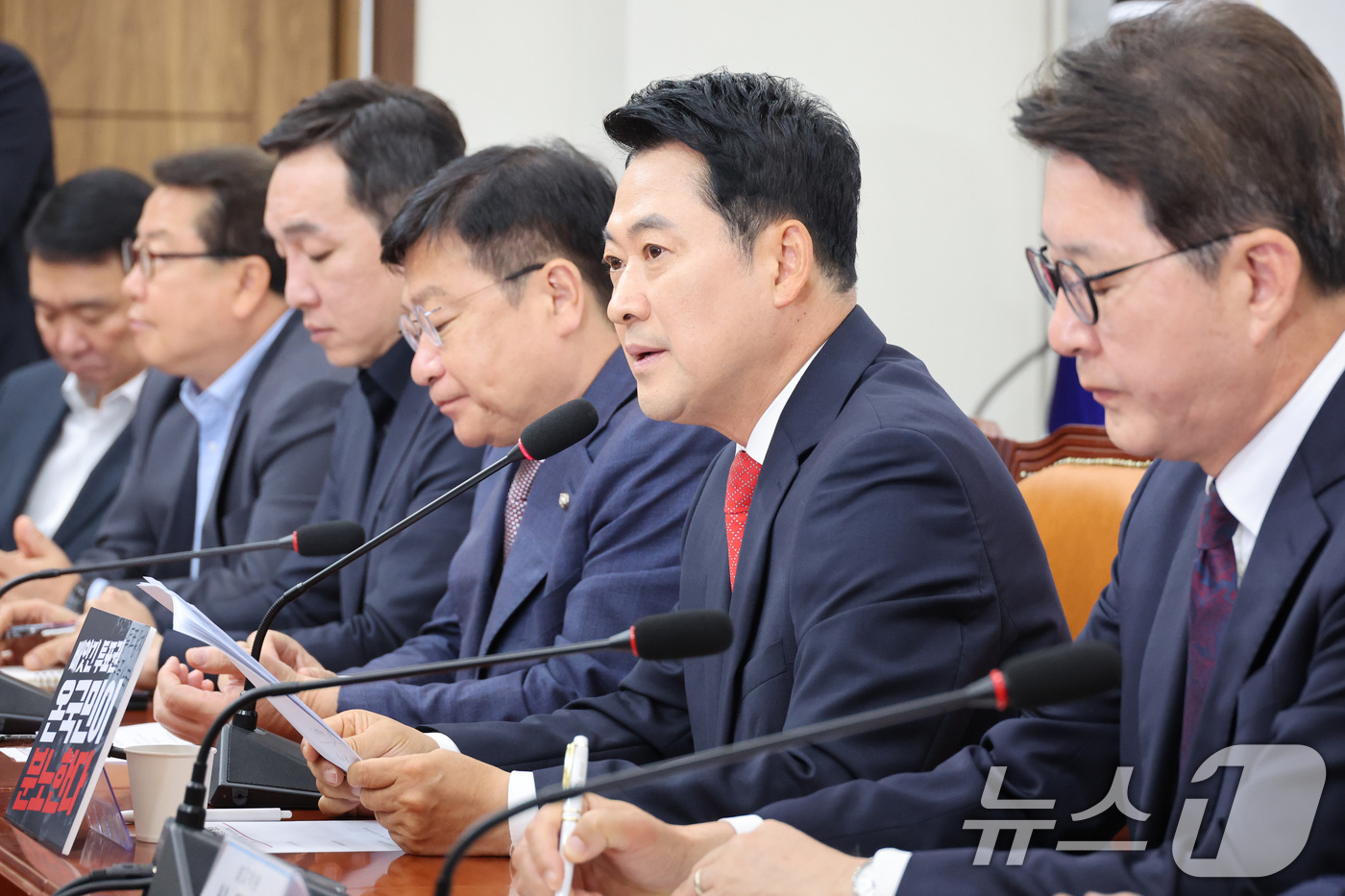 (서울=뉴스1) 신웅수 기자 = 장동혁 국민의힘 대표가 11일 서울 여의도 국회에서 열린 최고위원회의에서 발언하고 있다. 2026.6.11/뉴스1
