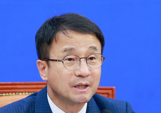 정점식 원내대표 당선 축하하는 한병도 원내대표