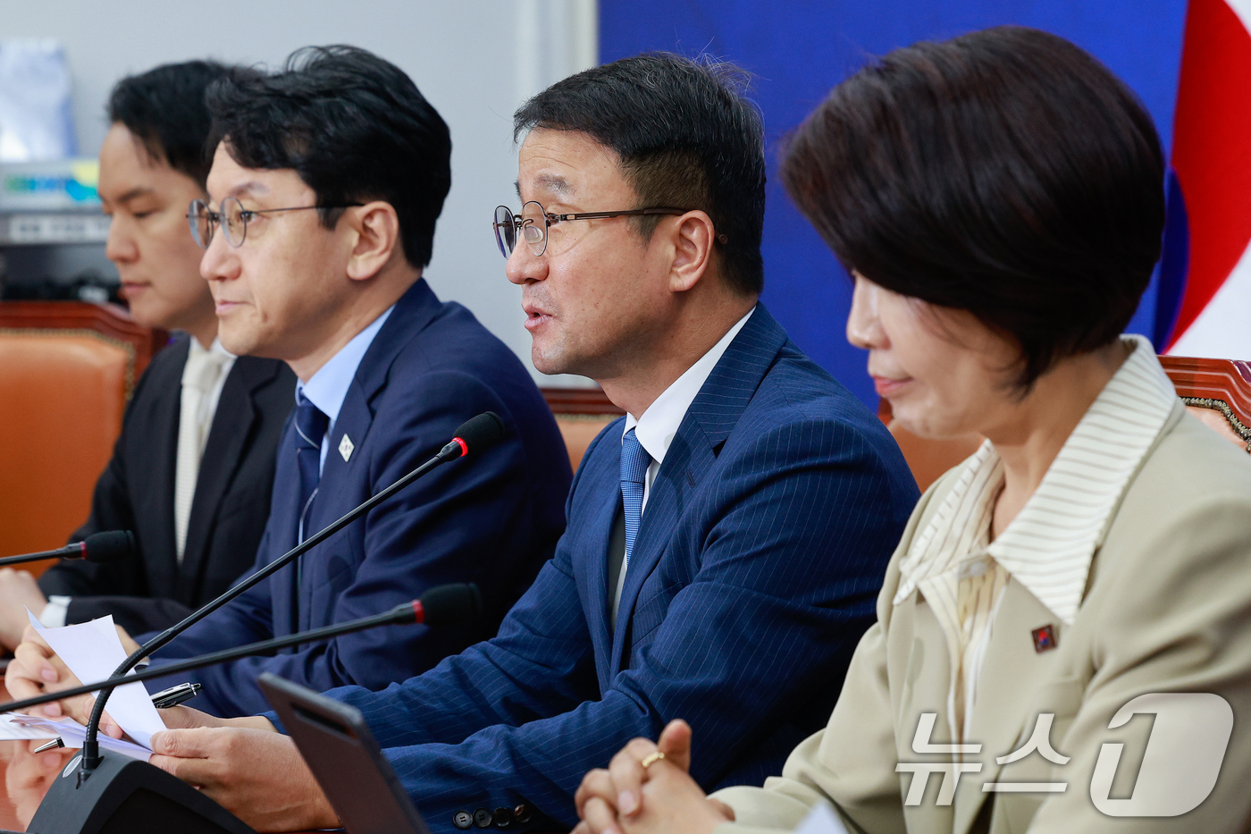 (서울=뉴스1) 안은나 기자 = 한병도 더불어민주당 원내대표가 11일 오전 서울 여의도 국회에서 열린 정책조정회의에 참석해 모두 발언을 하고 있다. 2026.6.11/뉴스1