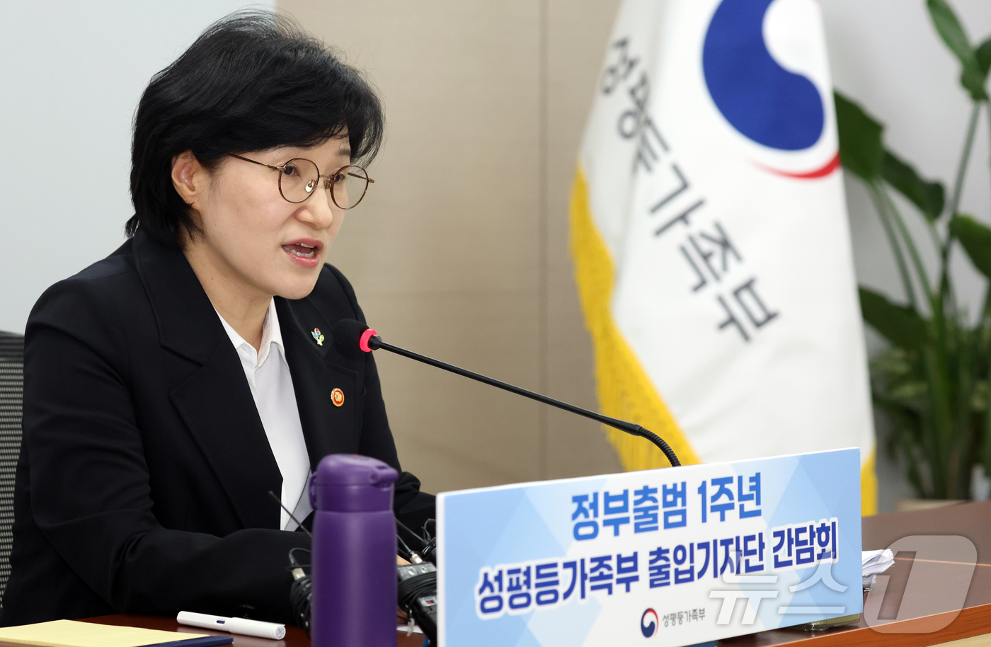 (서울=뉴스1) 김명섭 기자 = 원민경 성평등가족부 장관이 11일 서울 종로구 세종대로 정부서울청사에서 정부출범 1주년 출입기자단 간담회를 하고 있다.
