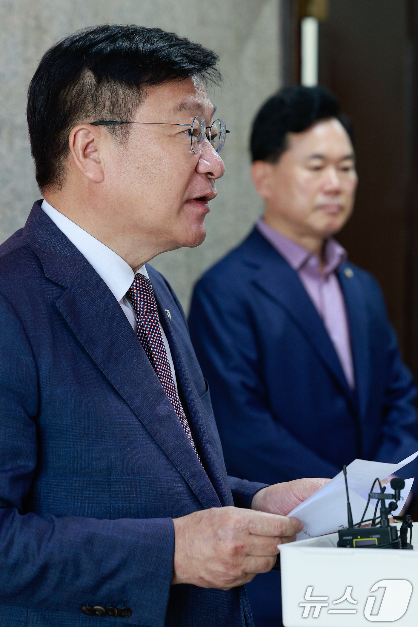 (서울=뉴스1) 안은나 기자 = 정점식 국민의힘 원내대표가 11일 오전 서울 여의도 국회에서 원내운영수석부대표에 김승수 의원을 내정했다고 밝히고 있다. 2026.6.11/뉴스1