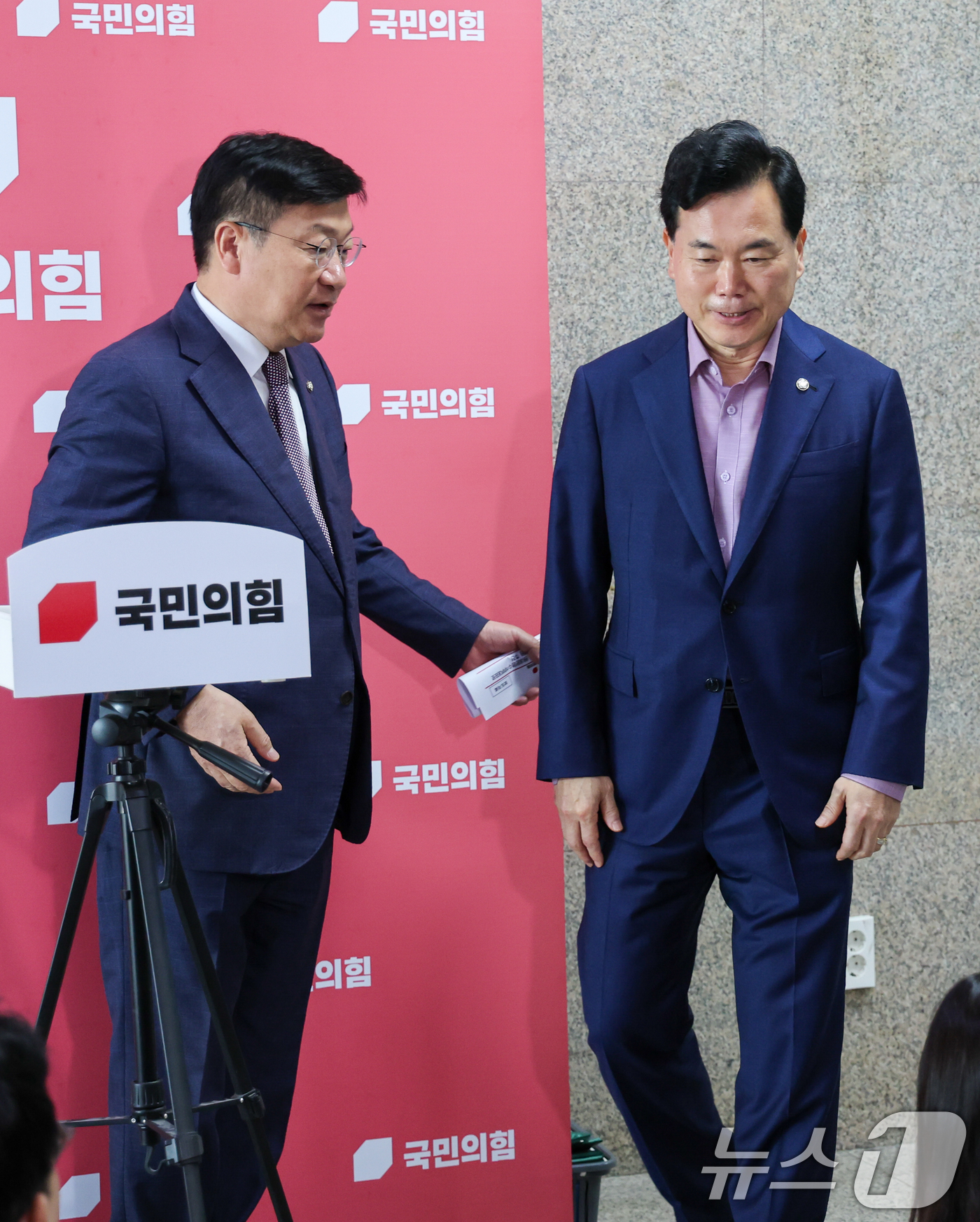 (서울=뉴스1) 안은나 기자 = 정점식 국민의힘 원내대표가 11일 오전 서울 여의도 국회에서 원내운영수석부대표에 김승수 의원을 내정했다고 밝히고 있다. 2026.6.11/뉴스1