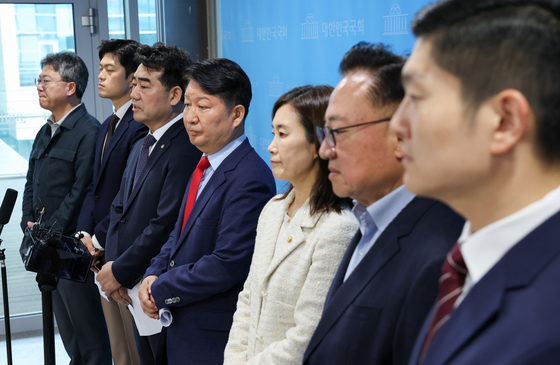 국힘 개혁파 "장동혁 진정한 보수라면 물러나야"…사퇴 촉구