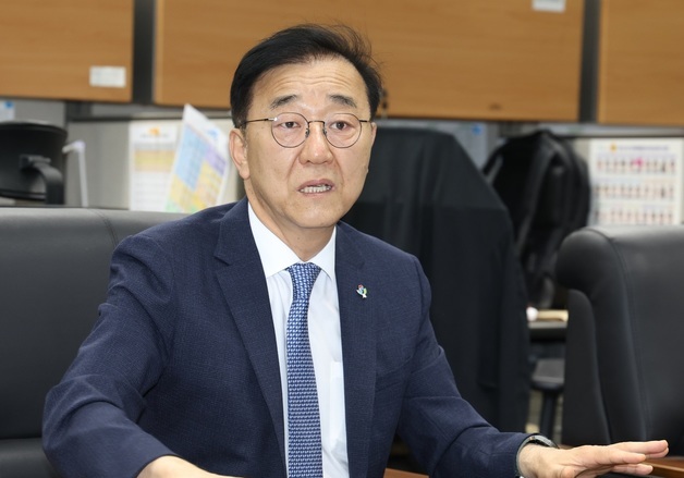답변하는 김윤덕 장관