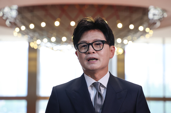 본회의장 향하며 답변하는 한동훈