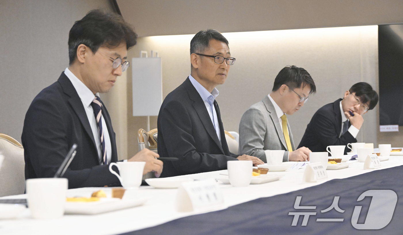 (서울=뉴스1) = 허장 재정경제부 차관이 11일 서울 종로구 정부서울청사에서 '외환시장 관련 수출기업 간담회'를 주재하고 있다. (재정경제부 제공. 재판매 및 DB금지) 2026 …