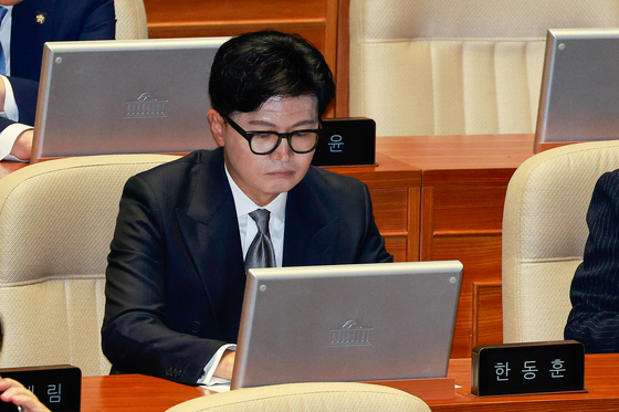 한동훈 "출국금지 연장 특검 유치해…그냥 접으려니 창피한가"