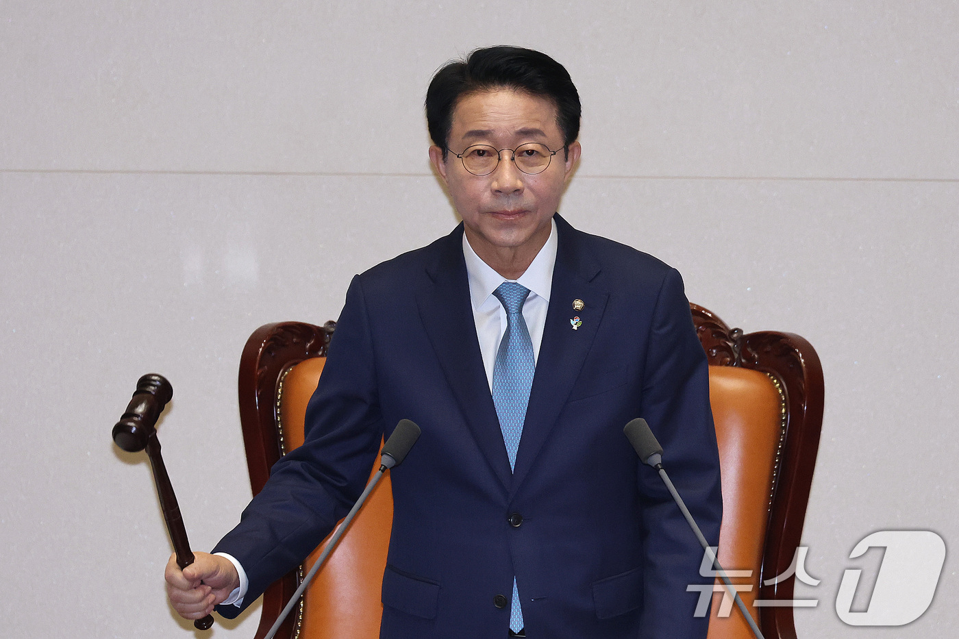 (서울=뉴스1) 신웅수 기자 = 조정식 국회의장이 11일 서울 여의도 국회 제436회국회(임시회) 제2차 본회의에서 의사봉을 두드리고 있다. 2026.6.11/뉴스1