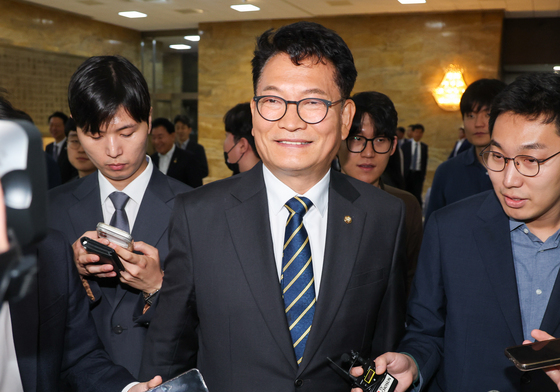 의총 마치고 본회의장 향하는 송영길