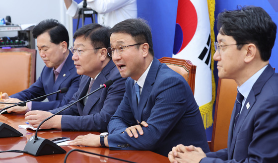 상견례 나선 여야