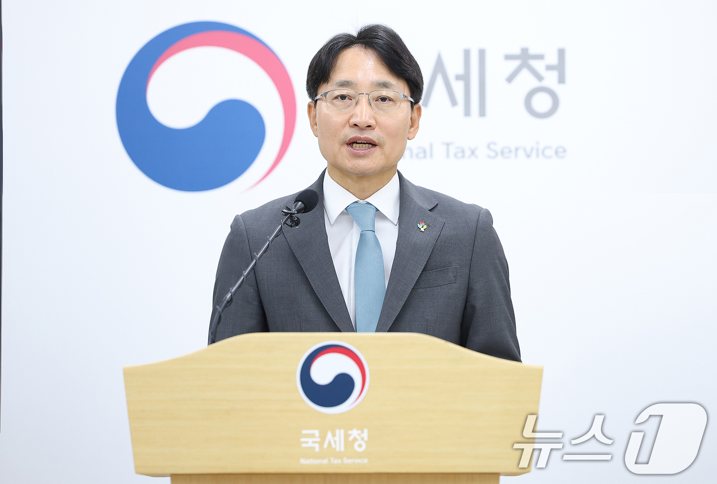 (서울=뉴스1) = 임광현 국세청장이 11일 정부세종청사에서 '국민주권정부 2년 차 업무 추진방향'을 발표하고 있다.이날 국세청은 비효율적인 체납 관리 구조를 개선하고 세원 확보를 …