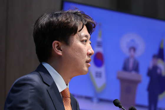 이준석, 탈모약 건보 추진에 "정치의 선심성 하사품 안 돼"