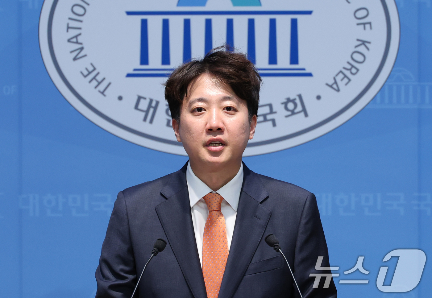 (서울=뉴스1) 신웅수 기자 = 이준석 개혁신당 대표가 11일 서울 여의도 국회 소통관에서 투표용지 부족 사태 및 특검법 관련 기자회견을 하고 있다. 2026.6.11/뉴스1