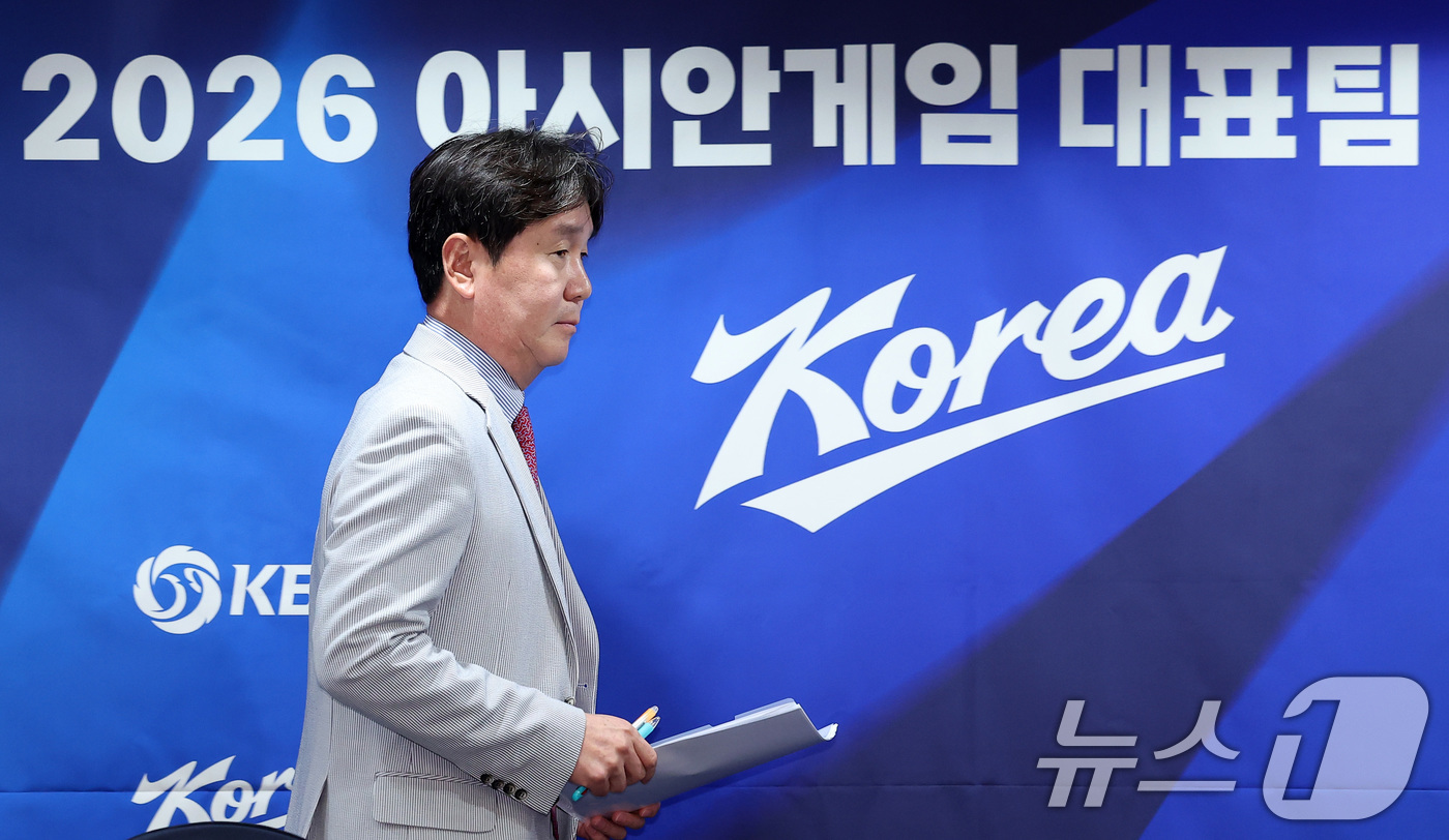 (서울=뉴스1) 김성진 기자 = 류지현 한국 야구대표팀 감독이 11일 서울 중구 한국프레스센터에서 열린 2026 아이치·나고야 아시안게임 야구 국가대표팀 최종 명단 발표 기자회견에 …