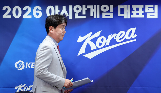 아시안게임 야구대표팀 명단 발표 기자회견 참석하는 류지현 감독