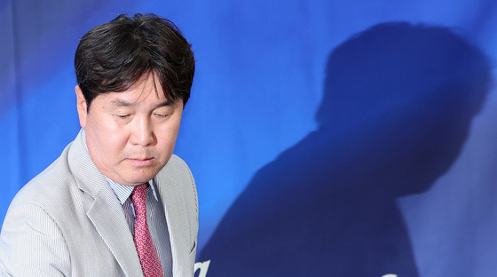 아시안게임 야구대표팀 명단 발표 기자회견 참석하는 류지현 감독