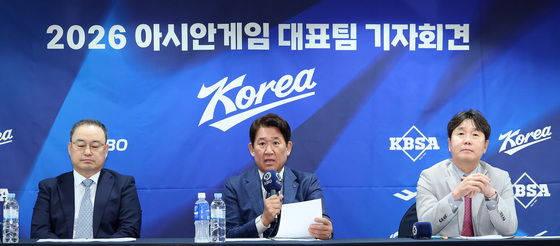 아시안게임 최종 명단 발표하는 조계현 KBO 전력강화위원장