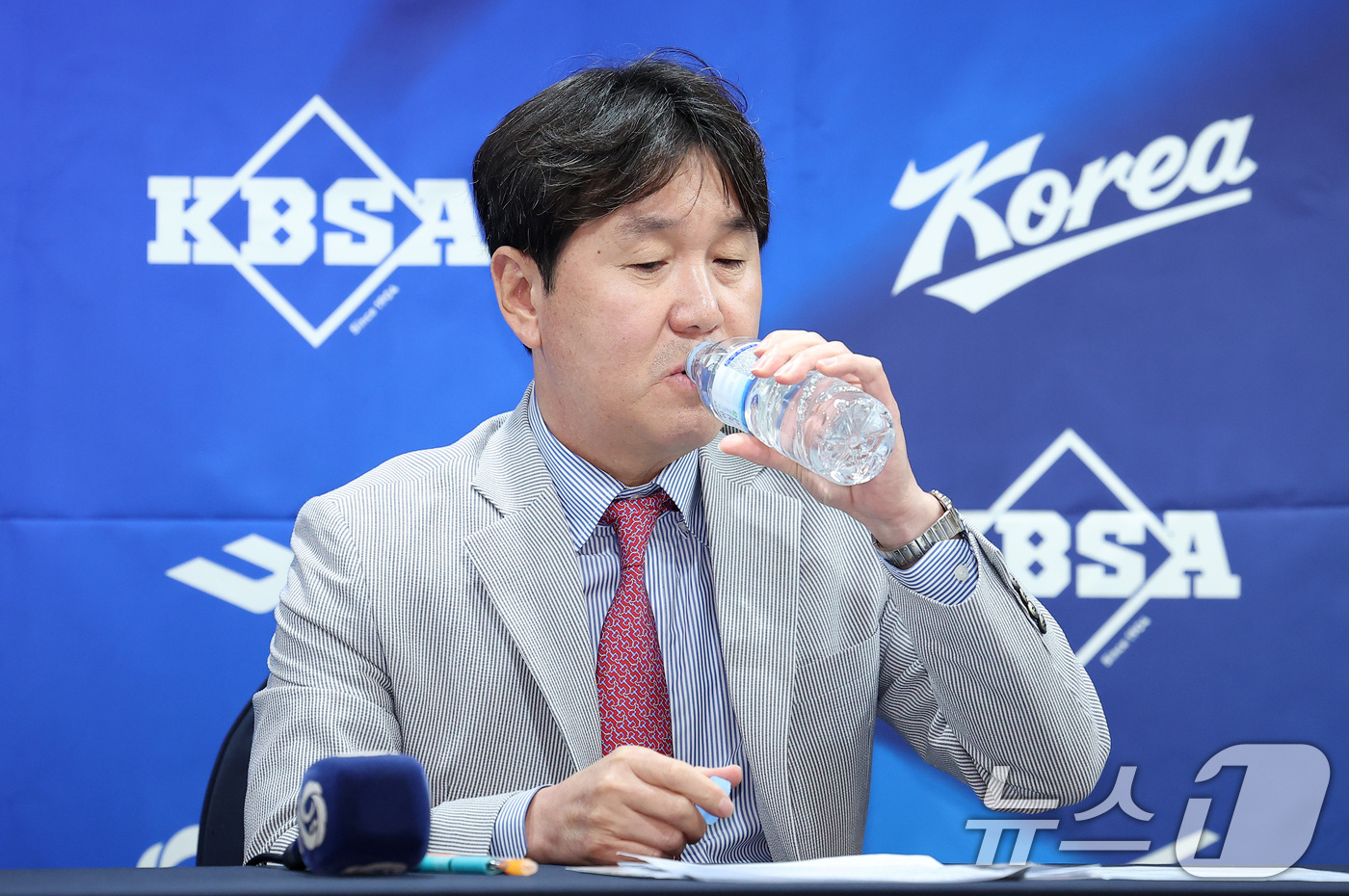 (서울=뉴스1) 김성진 기자 = 류지현 한국 야구대표팀 감독이 11일 서울 중구 한국프레스센터에서 열린 2026 아이치·나고야 아시안게임 야구 국가대표팀 최종 명단 발표 기자회견에 …
