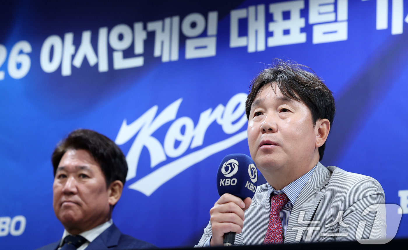(서울=뉴스1) 김성진 기자 = 류지현 한국 야구대표팀 감독이 11일 서울 중구 한국프레스센터에서 열린 2026 아이치·나고야 아시안게임 야구 국가대표팀 최종 명단 발표 기자회견에 …