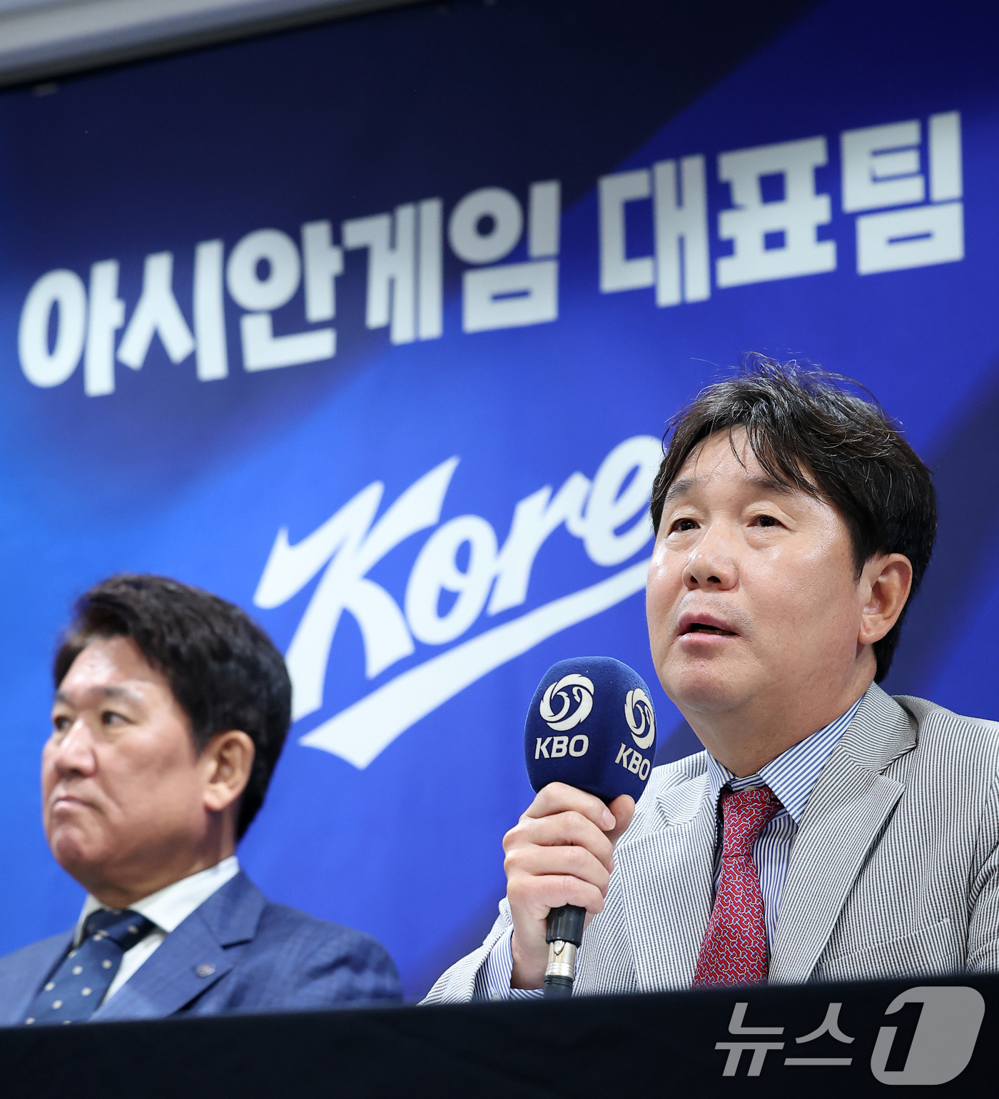 (서울=뉴스1) 김성진 기자 = 류지현 한국 야구대표팀 감독이 11일 서울 중구 한국프레스센터에서 열린 2026 아이치·나고야 아시안게임 야구 국가대표팀 최종 명단 발표 기자회견에 …