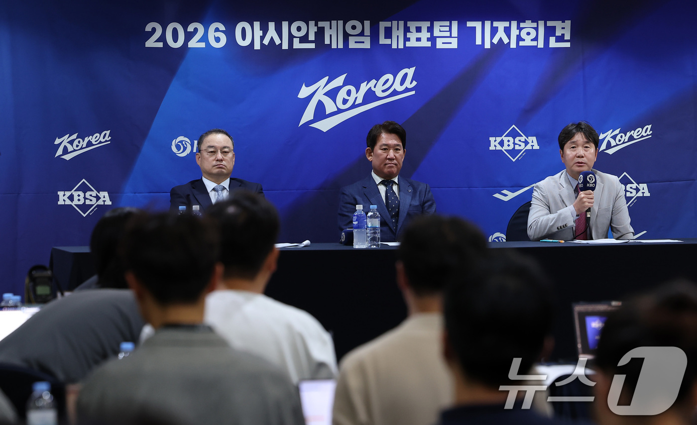 (서울=뉴스1) 김성진 기자 = 류지현 한국 야구대표팀 감독이 11일 서울 중구 한국프레스센터에서 열린 2026 아이치·나고야 아시안게임 야구 국가대표팀 최종 명단 발표 기자회견에 …