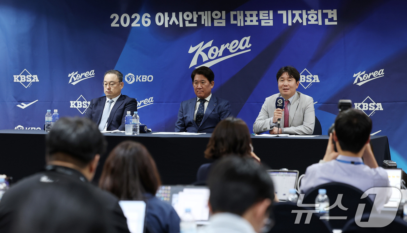 (서울=뉴스1) 김성진 기자 = 류지현 한국 야구대표팀 감독이 11일 서울 중구 한국프레스센터에서 열린 2026 아이치·나고야 아시안게임 야구 국가대표팀 최종 명단 발표 기자회견에 …