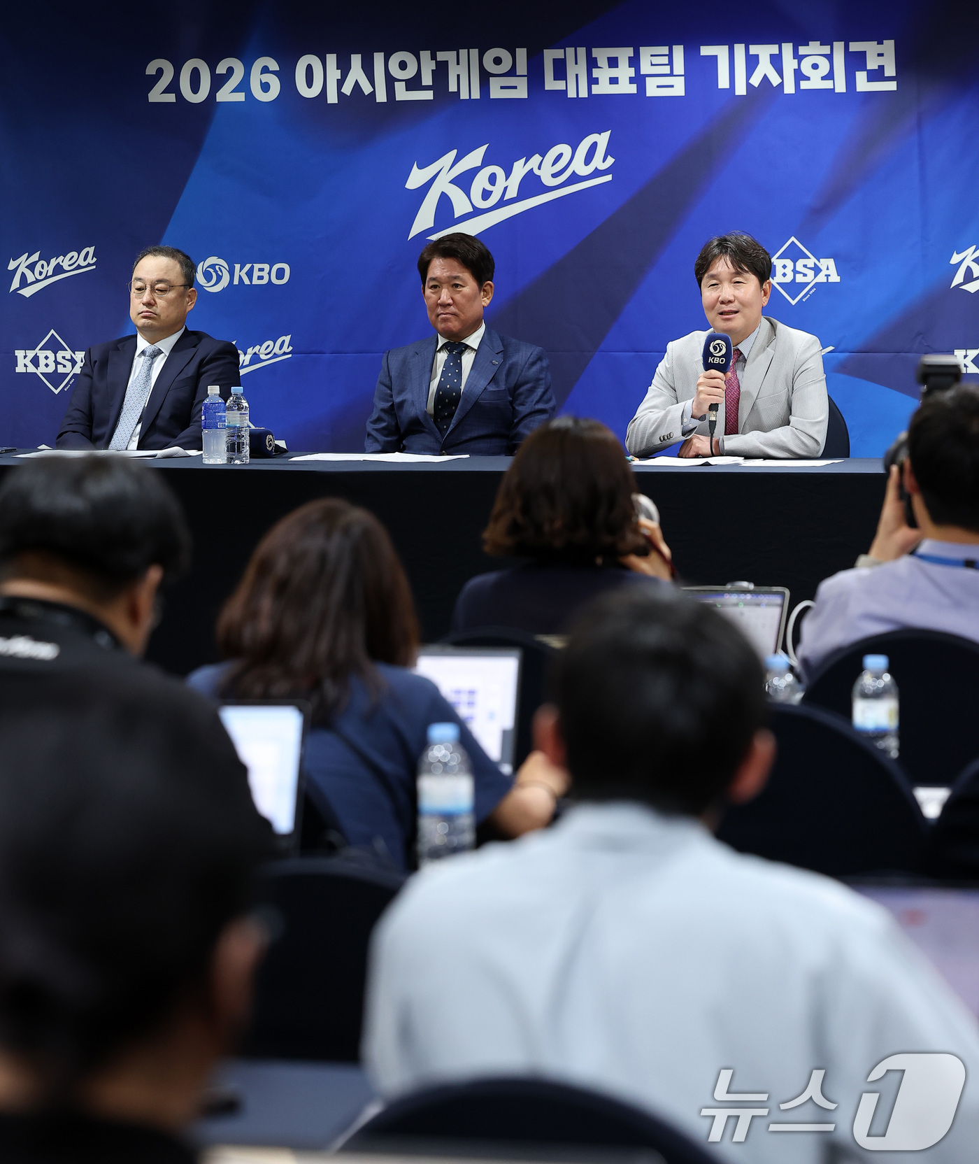 (서울=뉴스1) 김성진 기자 = 류지현 한국 야구대표팀 감독이 11일 서울 중구 한국프레스센터에서 열린 2026 아이치·나고야 아시안게임 야구 국가대표팀 최종 명단 발표 기자회견에 …