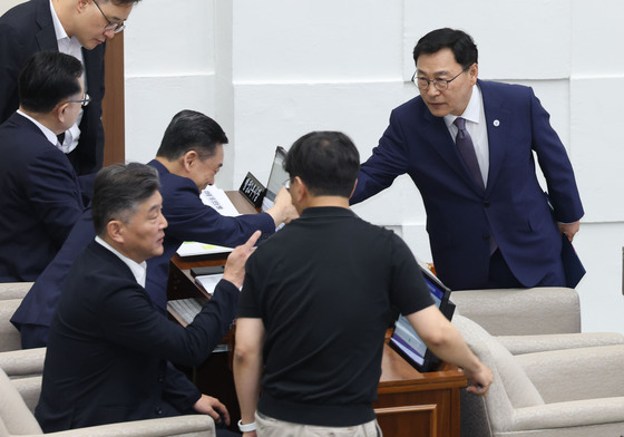 인사나누는 정근식 서울시교육감