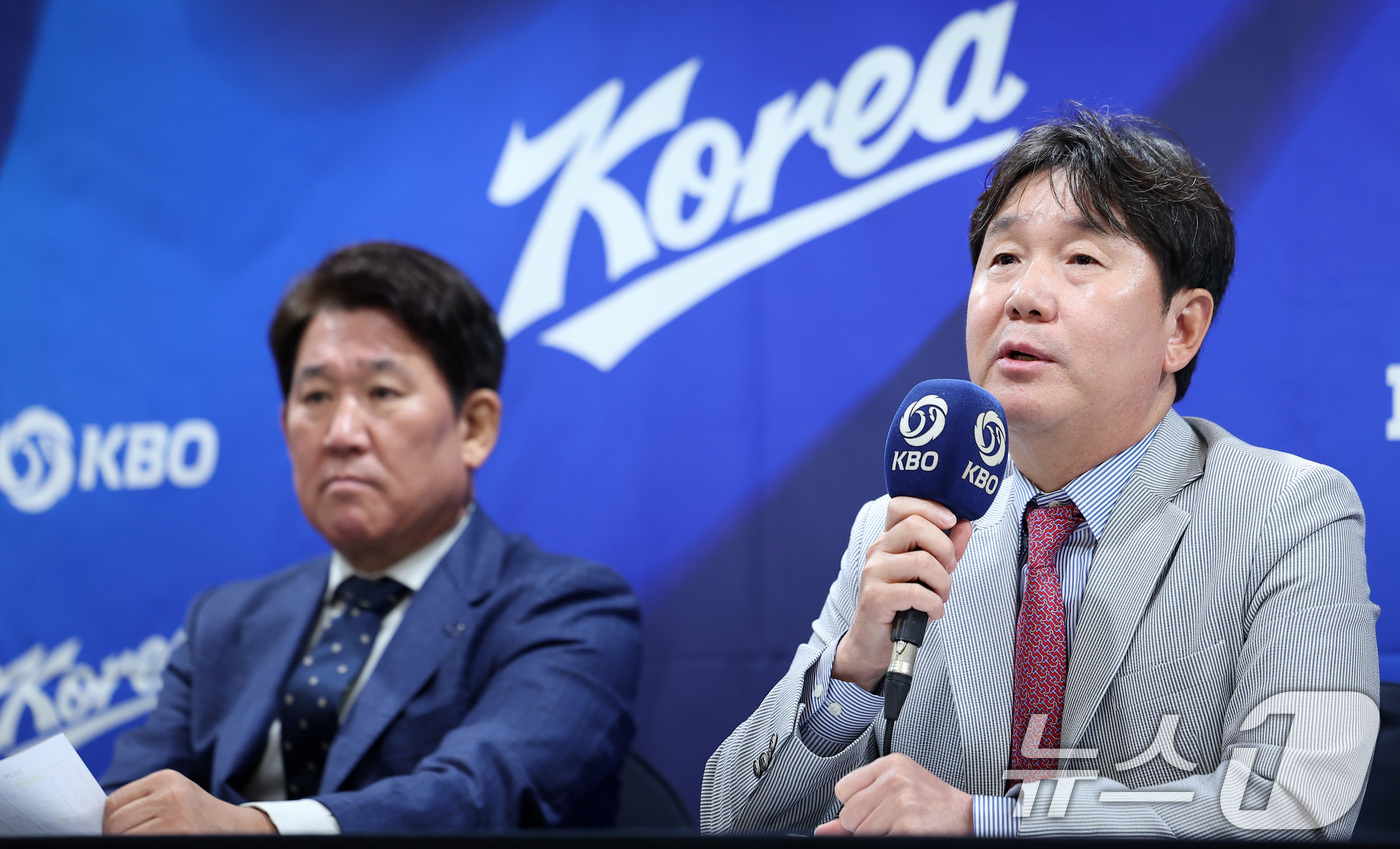 (서울=뉴스1) 김성진 기자 = 류지현 한국 야구대표팀 감독이 11일 서울 중구 한국프레스센터에서 열린 2026 아이치·나고야 아시안게임 야구 국가대표팀 최종 명단 발표 기자회견에 …