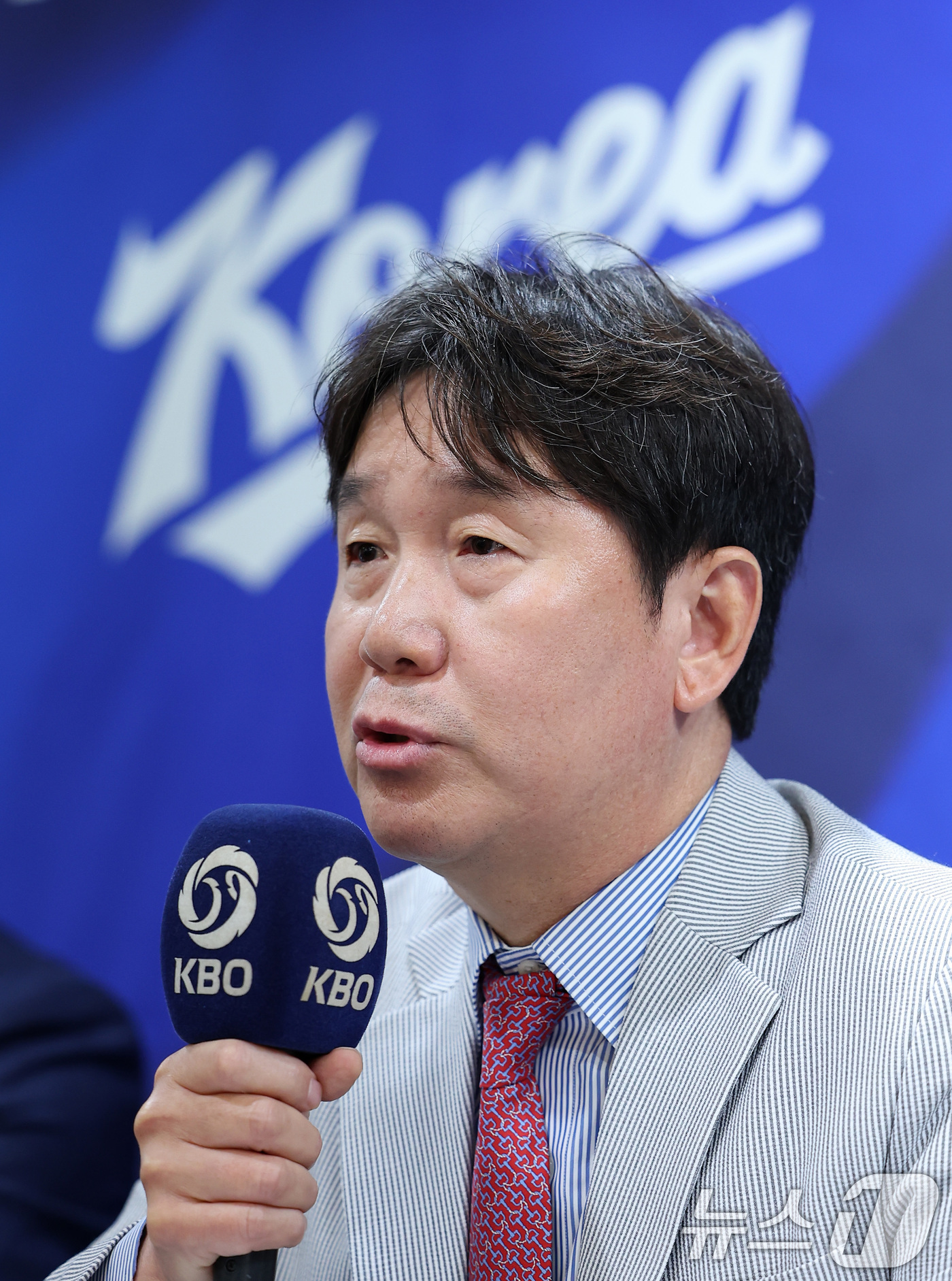 (서울=뉴스1) 김성진 기자 = 류지현 한국 야구대표팀 감독이 11일 서울 중구 한국프레스센터에서 열린 2026 아이치·나고야 아시안게임 야구 국가대표팀 최종 명단 발표 기자회견에 …