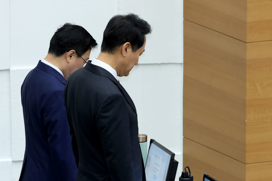 묵념하는 오세훈 시장과 정근식 교육감