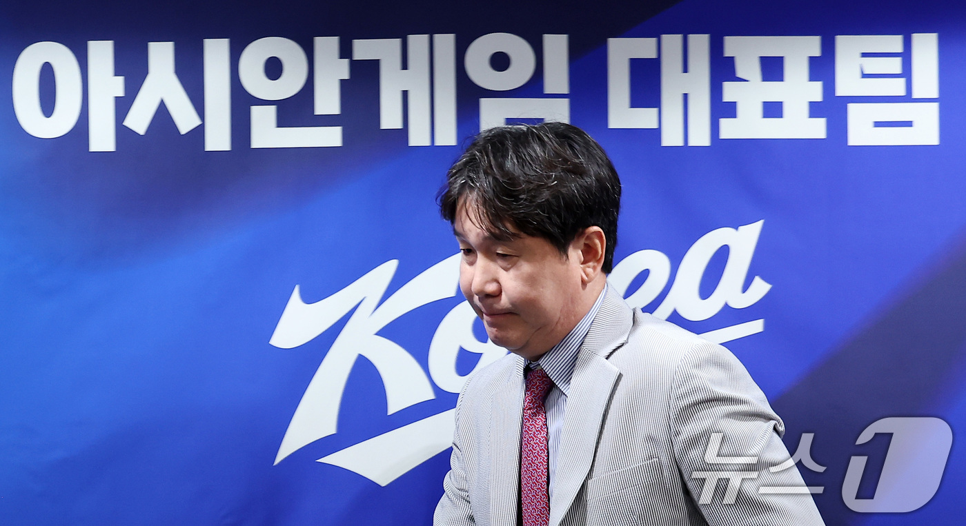 (서울=뉴스1) 김성진 기자 = 류지현 한국 야구대표팀 감독이 11일 서울 중구 한국프레스센터에서 열린 2026 아이치·나고야 아시안게임 야구 국가대표팀 최종 명단 발표 기자회견을 …