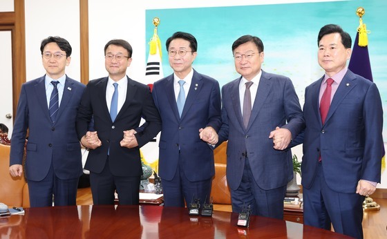 조의장 "원구성·비쟁점법안 조속처리"…민생법안협의체 제안(종합)